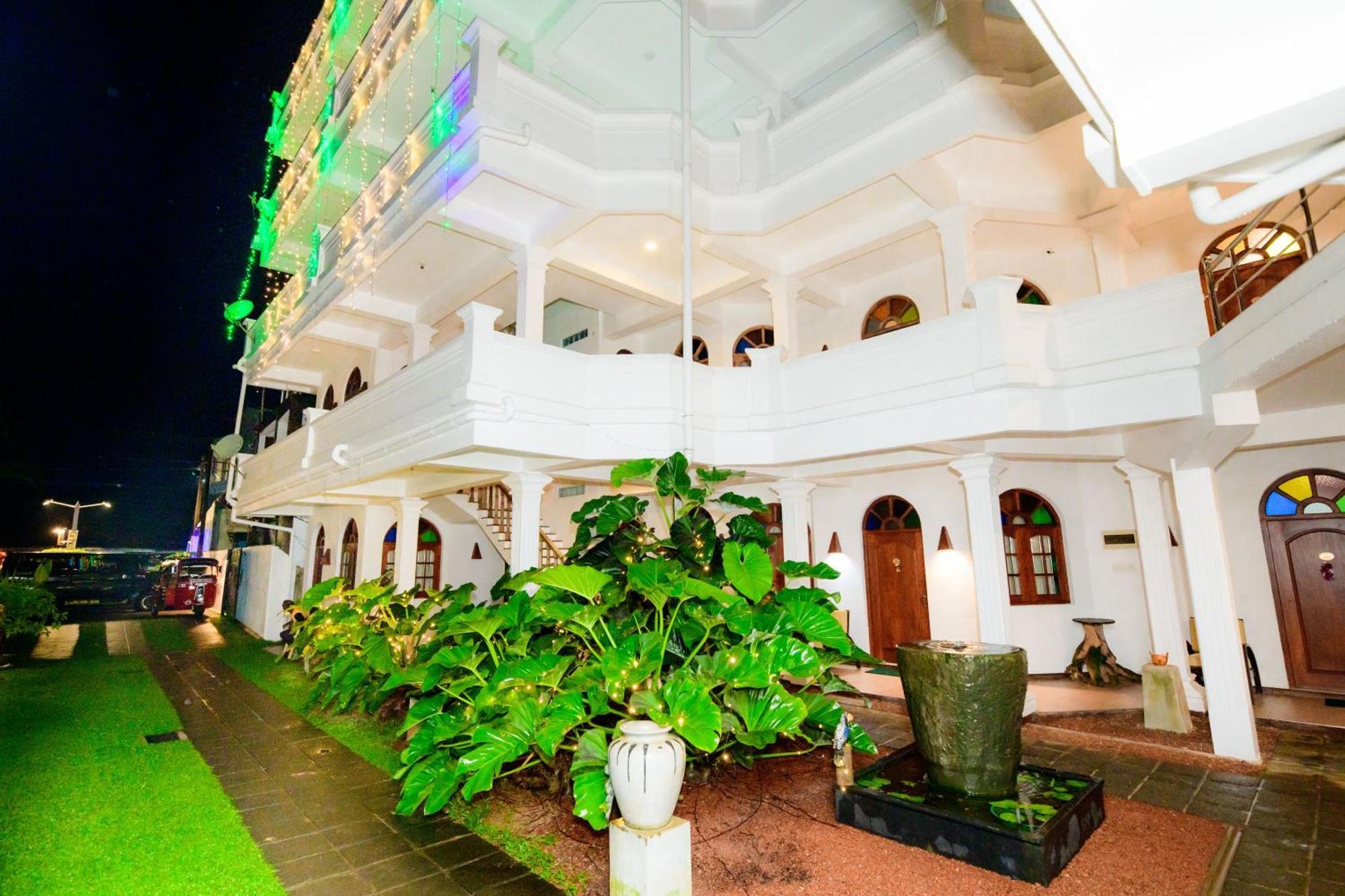 皇家海滩酒店及餐厅 希克杜沃 外观 照片