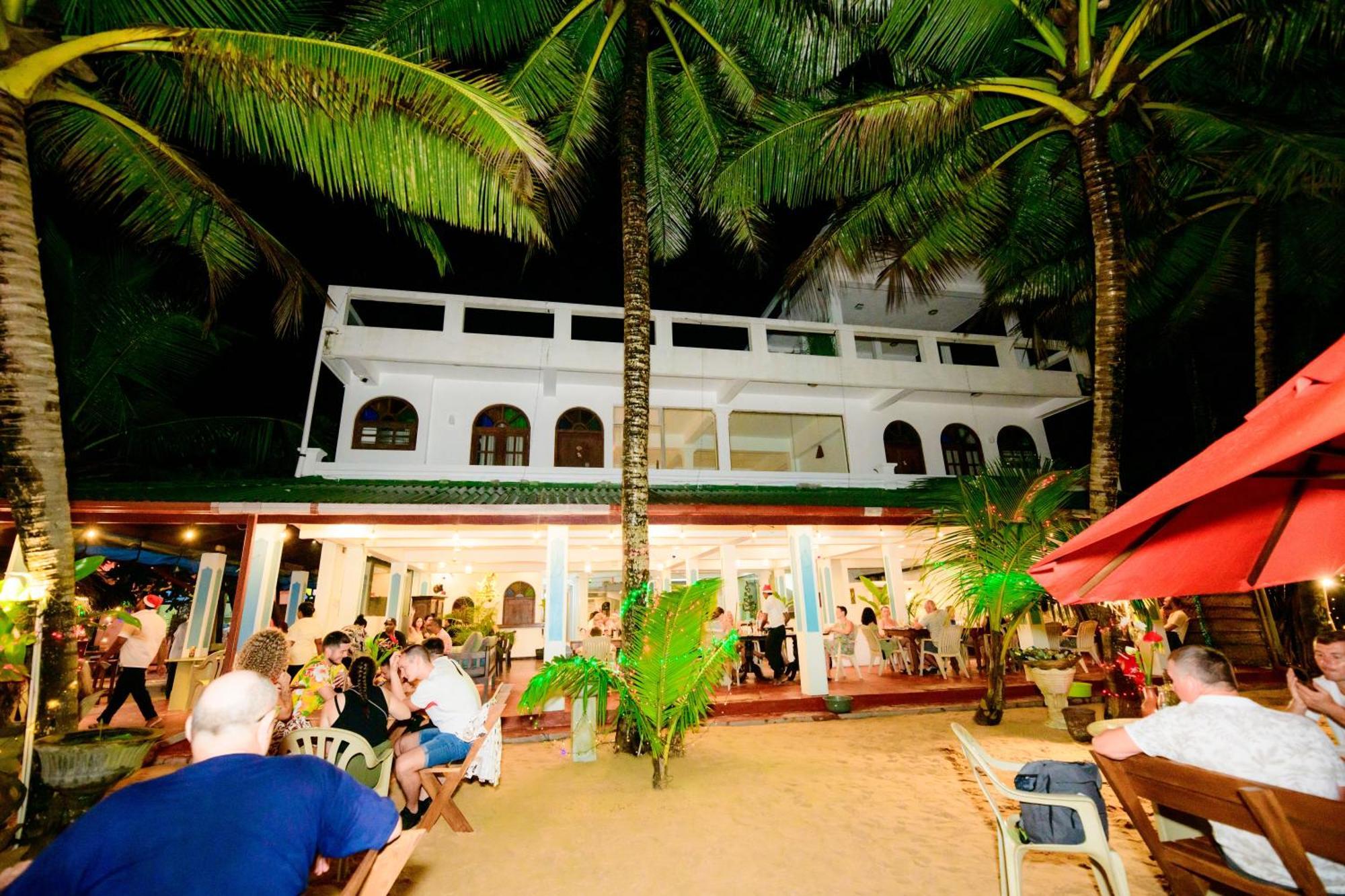 皇家海滩酒店及餐厅 希克杜沃 外观 照片
